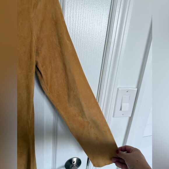 IN TRANSIT 2 Gorgeous Tan Long Sleeve Suede Top - Picture 3 of 4